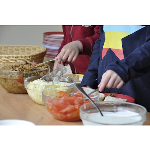 Bunte Gemüsenudeln mit vegetarischer Bolognese
