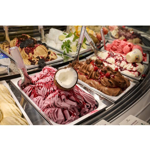 Speiseeis-Trends in Deutschland: Genuss neu gedacht Eis & Co. Genuss für feierliche Tage Bild