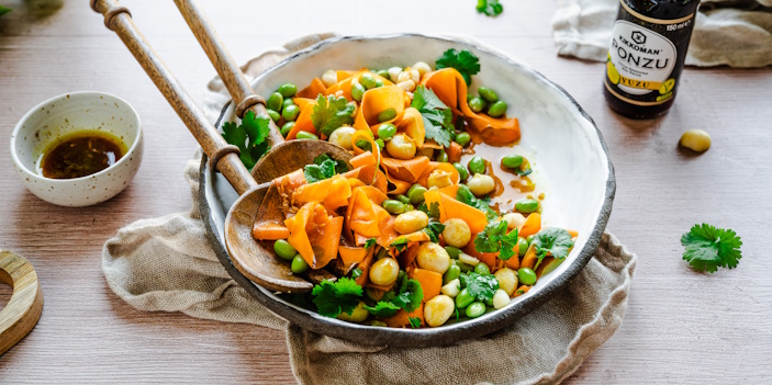 Karottensalat mit Ingwer und Macadamia