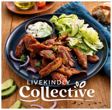 LIVEKINDLY übernimmt Dalco Food B.V. Plate of crispy seasoned meat with a side salad of lettuce, cucumber and red onion, plus a creamy dip on a dark blue plate; LiveKindly Collective branding visible at the bottom.